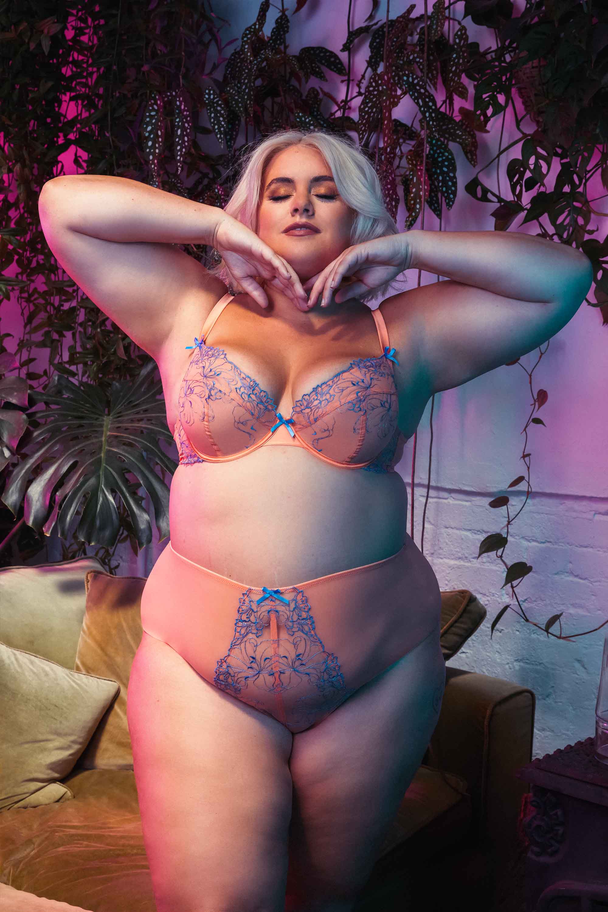 Palm Bay Coral Embroidery Plunge Bra thumbnail 2