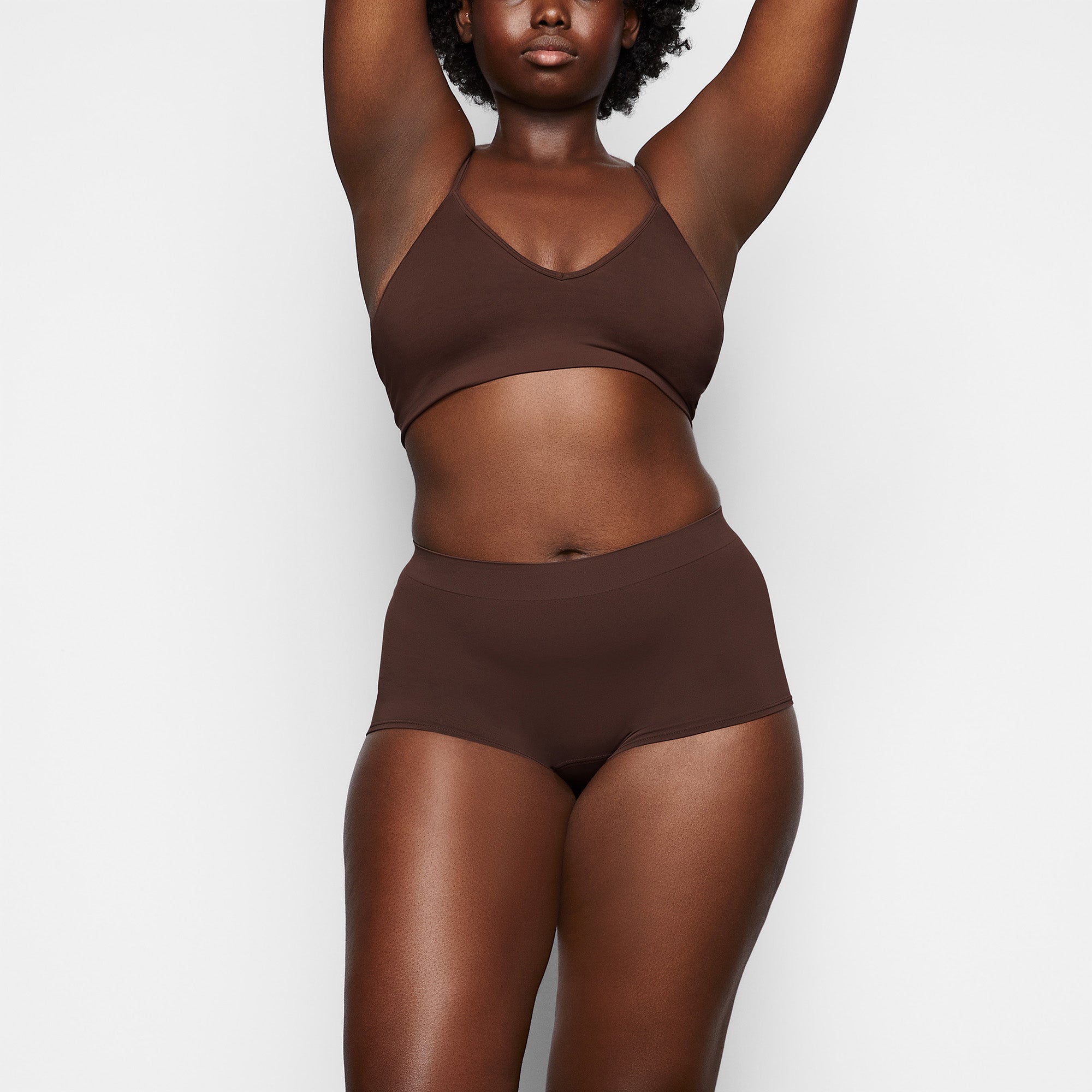 SOFT SMOOTHING SEAMLESS BOY SHORT | COCOA thumbnail 2