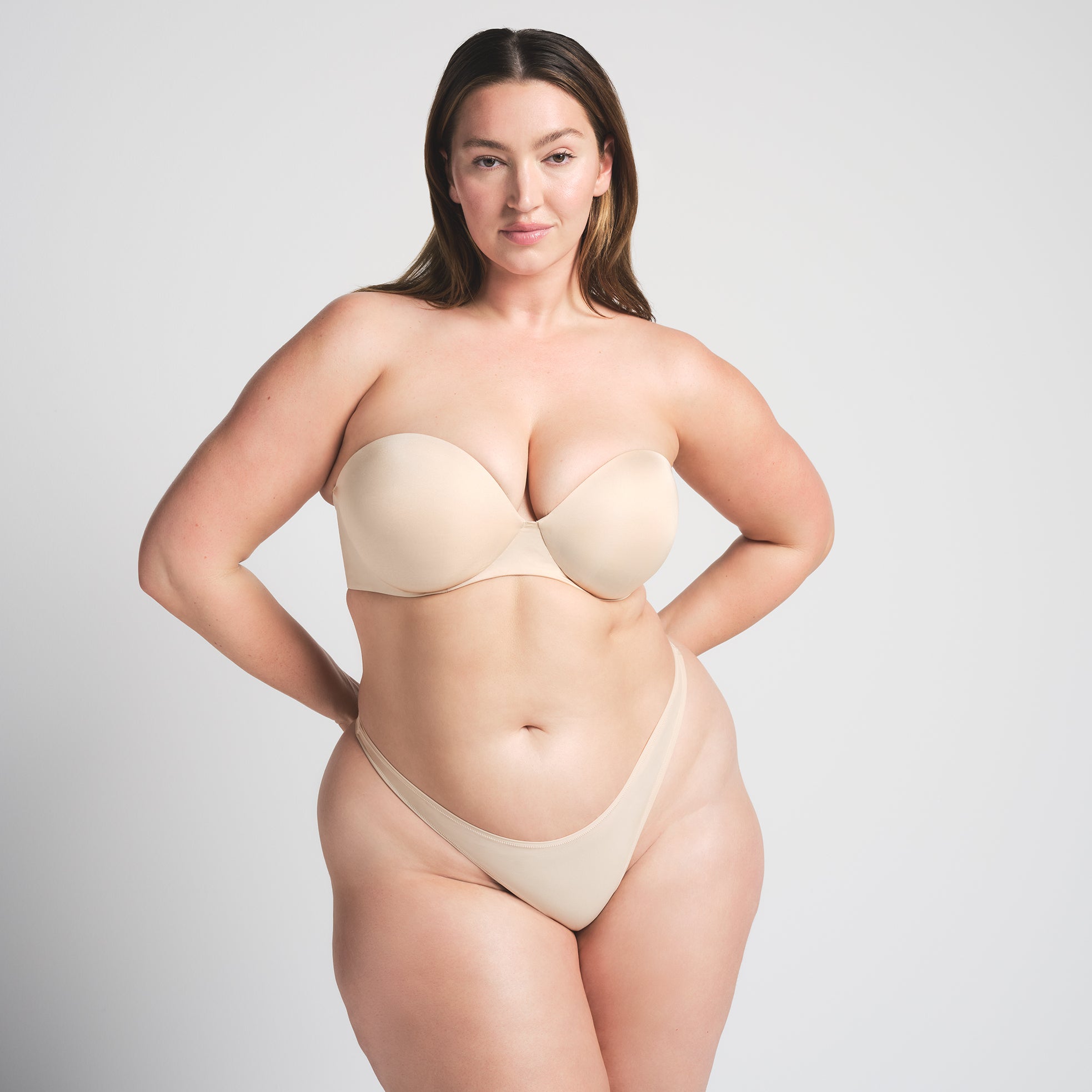 SKIMS ULTIMATE STRAPLESS PUSH-UP BRA | SAND thumbnail 3