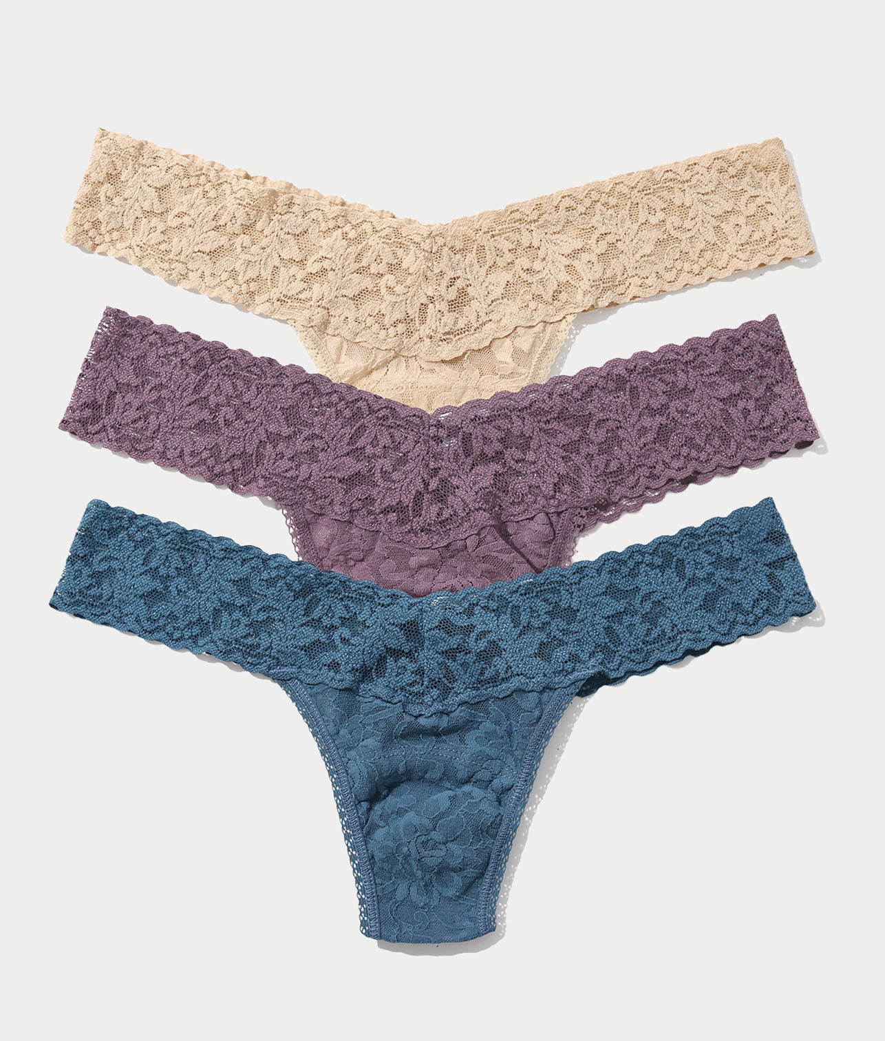 Signature Lace Low Rise Thong Fashion 3-Pack thumbnail 3