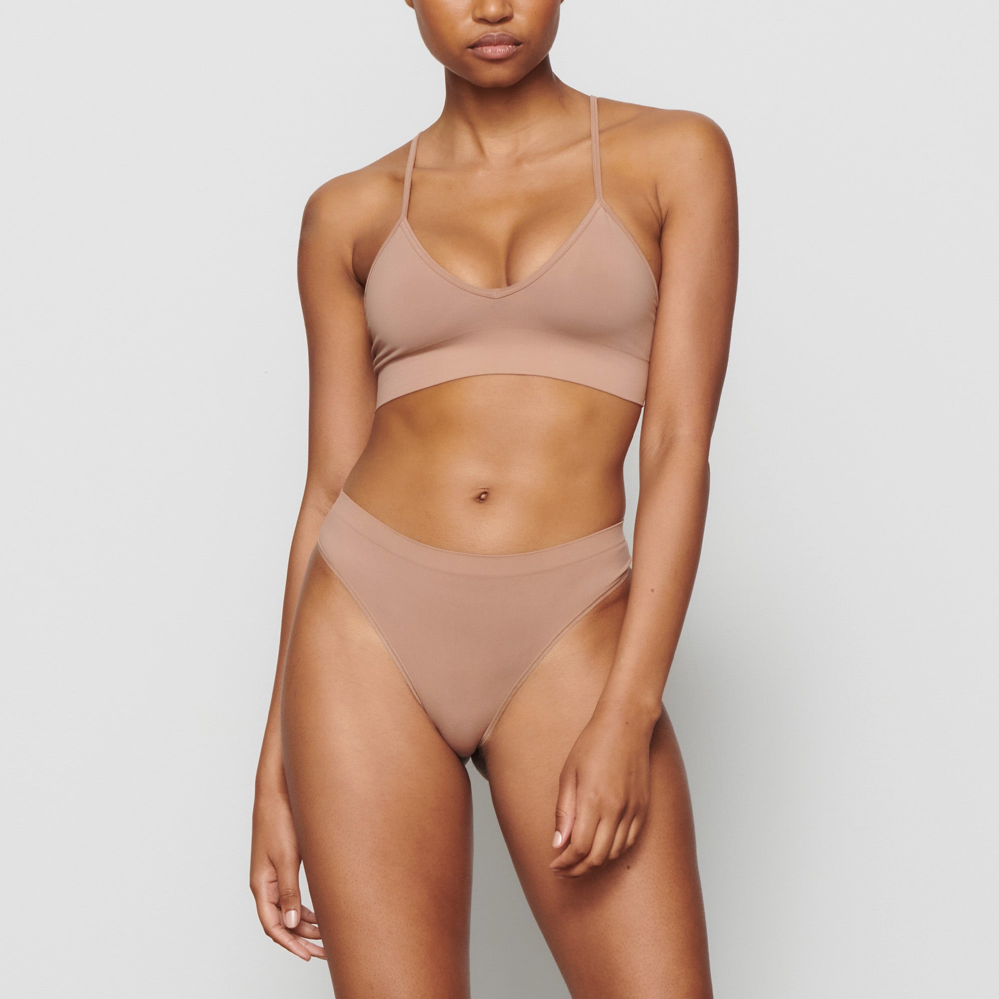 SOFT SMOOTHING SEAMLESS THONG | SIENNA thumbnail 2