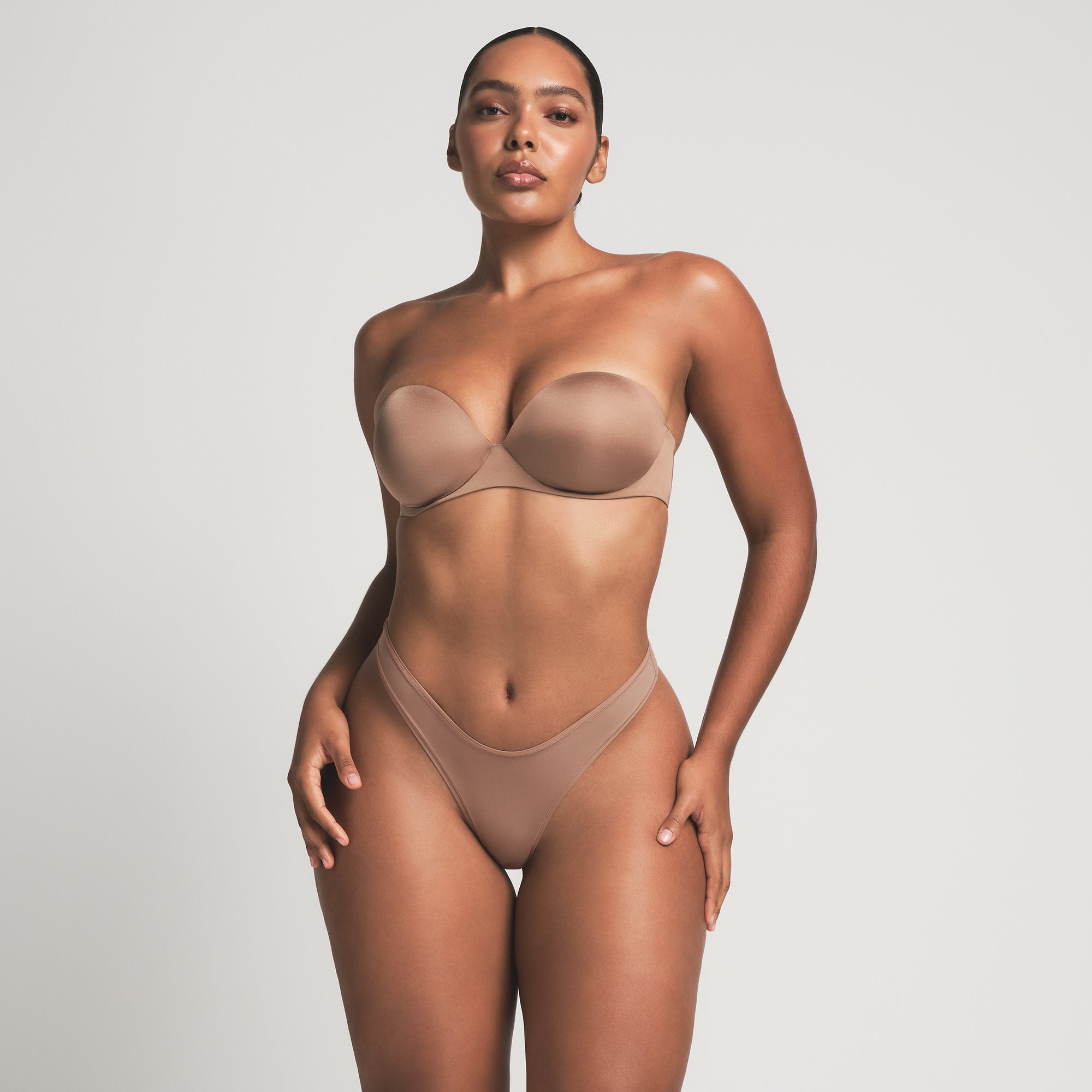 SKIMS ULTIMATE STRAPLESS PUSH-UP BRA | SIENNA thumbnail 2