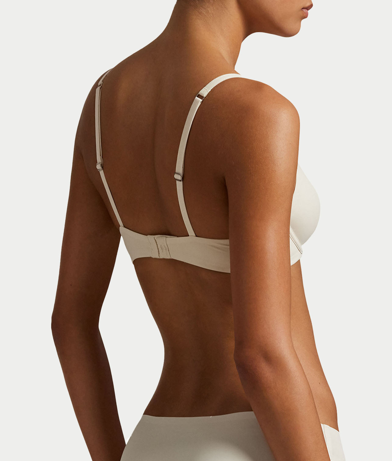 Demi Bra thumbnail 2