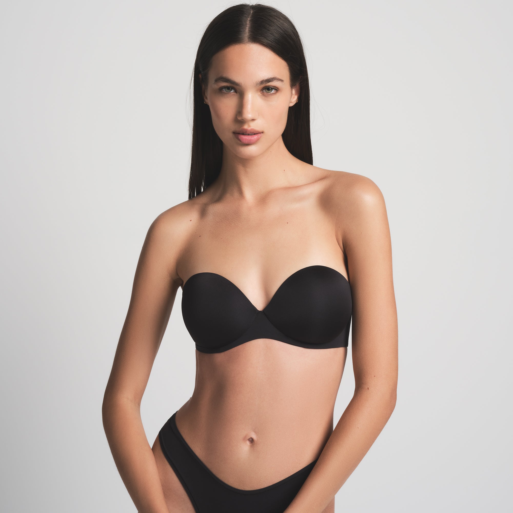 SKIMS ULTIMATE STRAPLESS PUSH-UP BRA | ONYX thumbnail 3